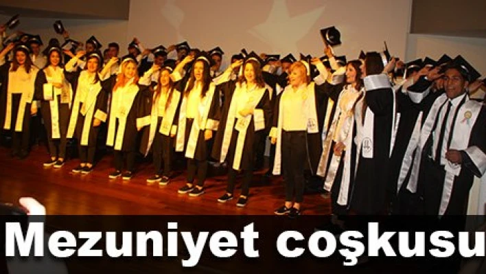 Görkemli mezuniyet töreni