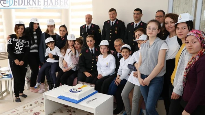 Jandarmadan Sevgi Evlerine ziyaret