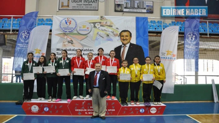 Analig masa tenisi şampiyonları belli oldu.
