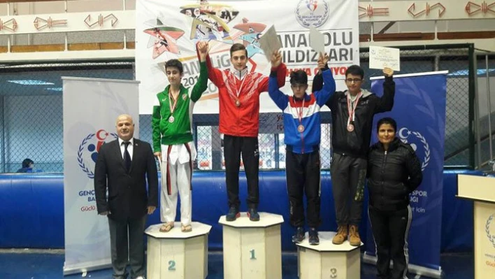 Madalyalarla döndüler