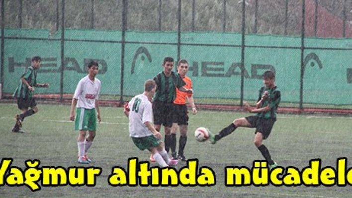 Yağmur altında mücadele