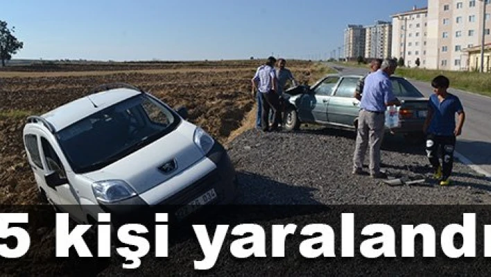 İki otomobil çarpıştı