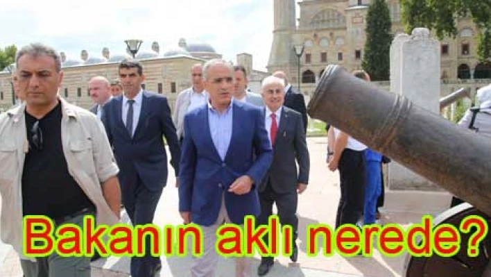 Bakanın aklı seçimde