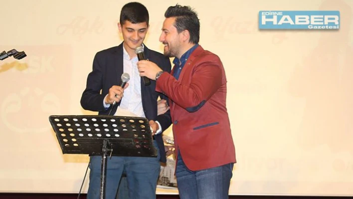 Uluslararası öğrenciler de şiir okudu