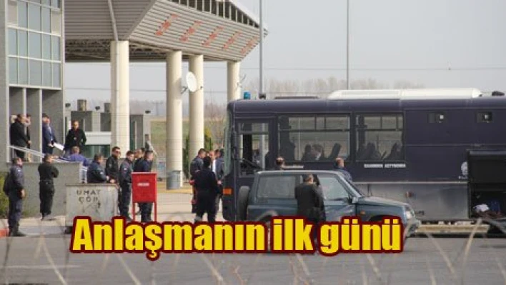 Kaçaklar iade edildi
