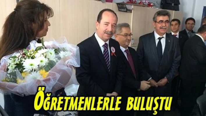 Öğretmenlerle buluştu