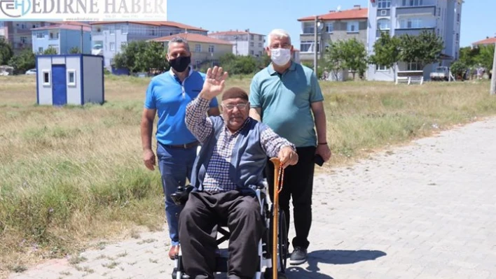  Başkan Yüksel'den tekerlekli sandalye armağanı
