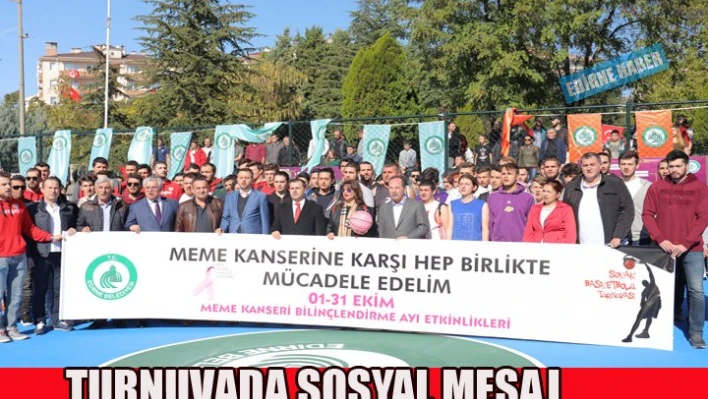 Pembe renkli toplarla oynandı