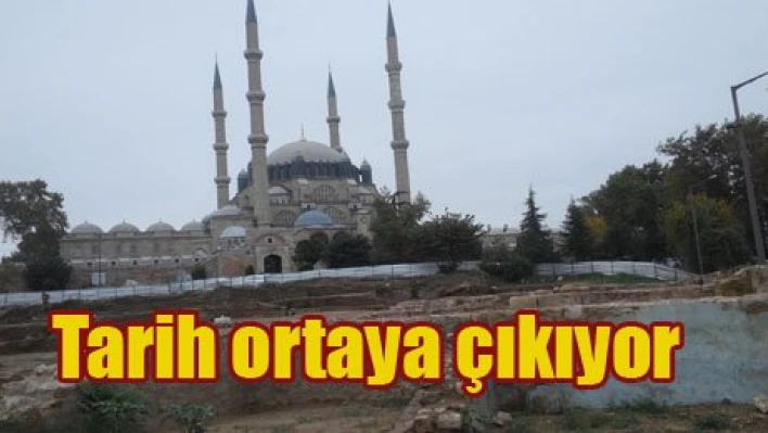 Tarihi toprağa gömmüşüz