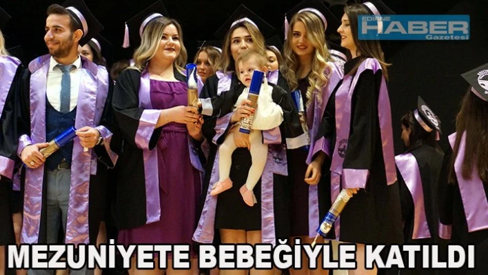 Mezuniyetine bebeğiyle katıldı