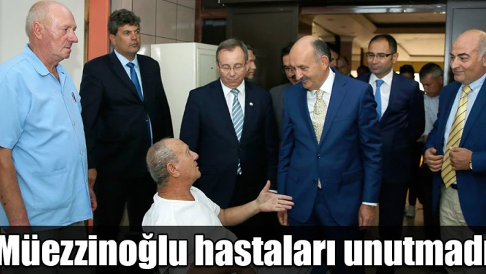 Bakan, hastaları ziyaret etti