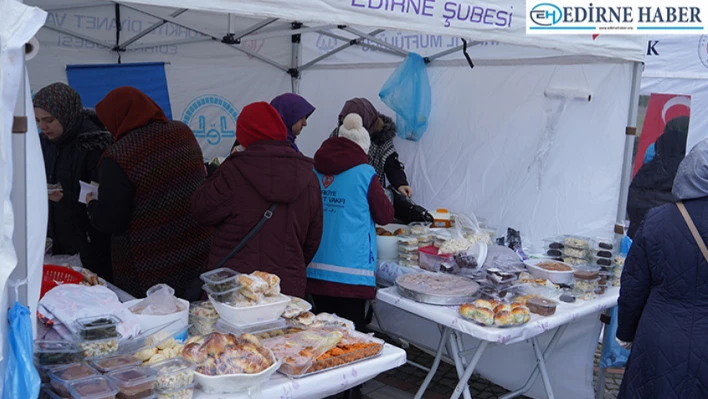 Depremde zarar gören cami ve Kur'an kursları için kermes düzenlendi