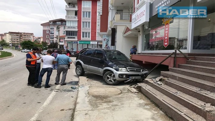 Maddi hasarlıÂ  trafik kazası