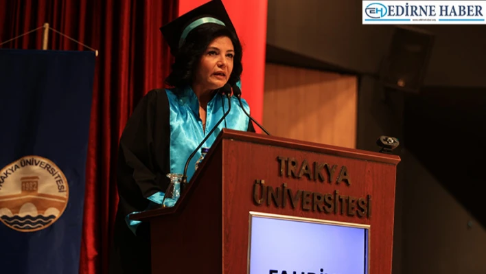 Dil öğrenmek için girdiği ikinci üniversitesini birincilikle bitirdi