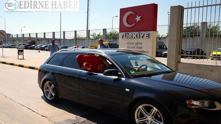 Avrupa'da yaşayan Türklerin Kapıkule'den dönüş yolculuğu sürüyor
