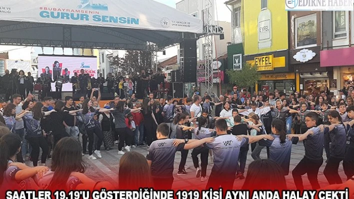 SAATLER 19.19'U GÖSTERDİĞİNDE 1919 KİŞİ AYNI ANDA HALAY ÇEKTİ