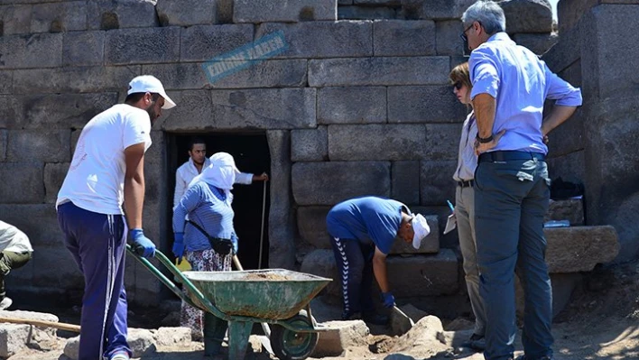 Depremin izlerine rastlandı