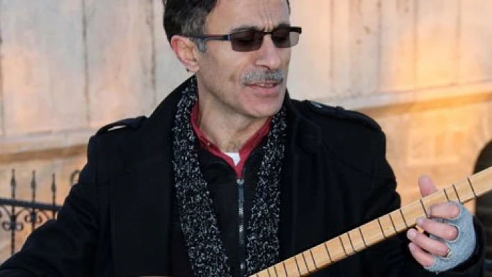 Şehitler için yazdı