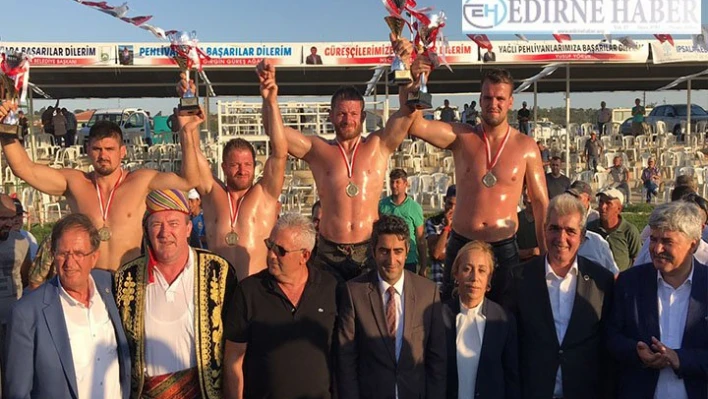 Kel Aliço Yağlı Güreşleri'nin başpehlivanı İsmail Balaban oldu