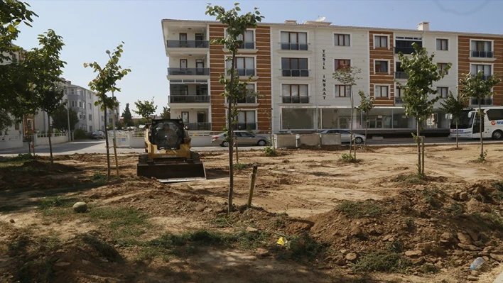 Parklar yeşilleniyor