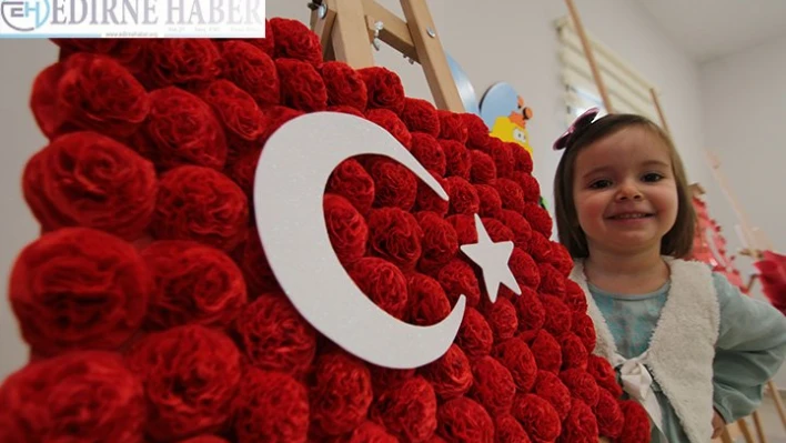  Anaokulu öğrencileri Türk bayrağı motifleri yaptı
