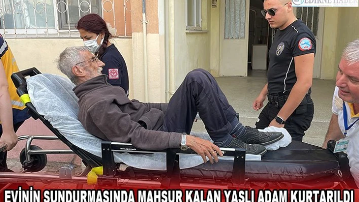 Evinin sundurmasında mahsur kalan yaşlı adam kurtarıldı