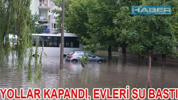 Yollar kapandı, evleri su bastı