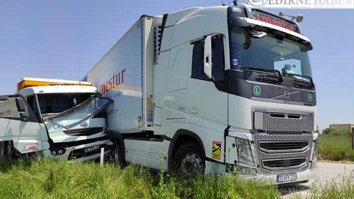 Kırklareli'nde tır ile kamyon çarpıştı: 2 yaralı