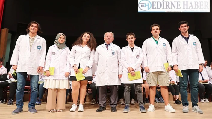 'Doktor adayları' beyaz önlüklerini törenle giydi