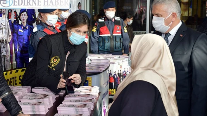 Vali Yıldırım KADES uygulamasını denedi