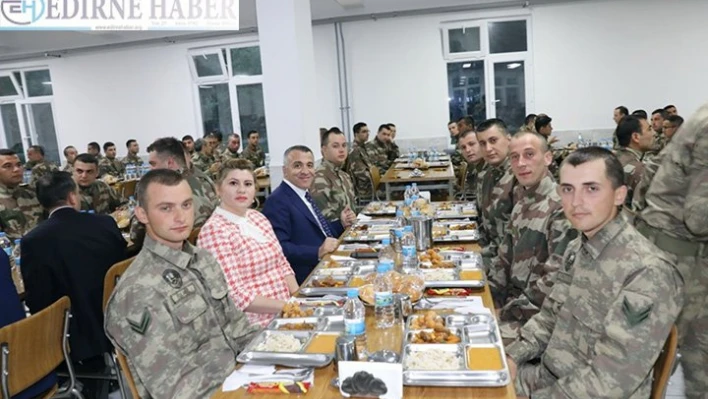 Mehmetçikle iftar