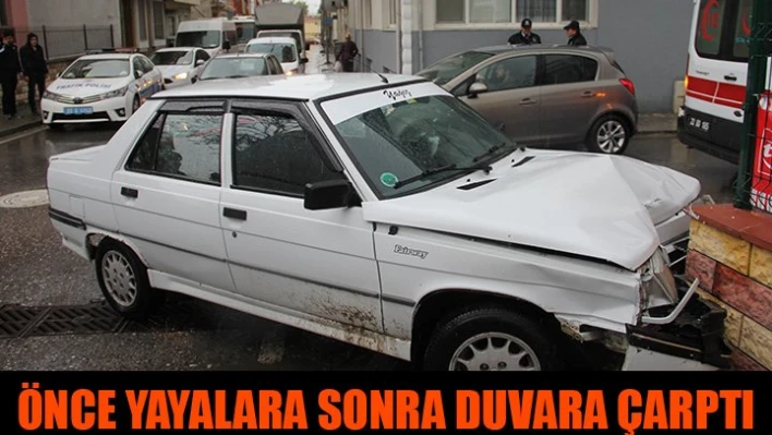 Otolar çarpıştı, yayalar yaralandı