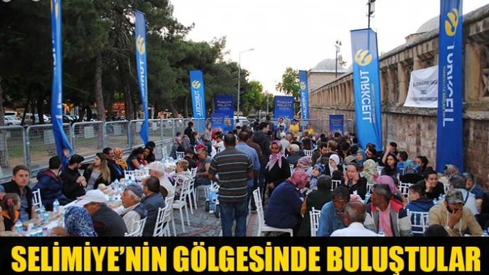450 kişiye iftar verdi