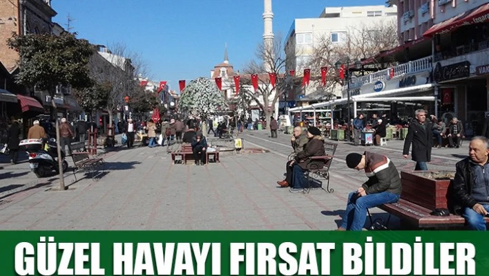 Güneşi gören kendini sokağa attı