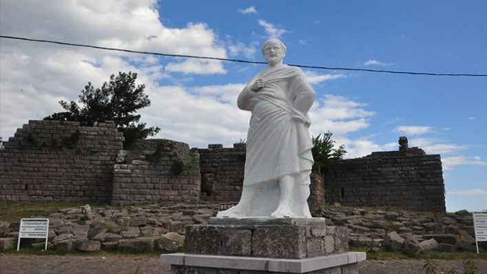 Heykelin onarımı tamamlandı
