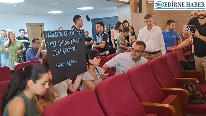 Edirne Belediye Meclisi'nde Tarikat Yurdu Protestosu Sürüyor
