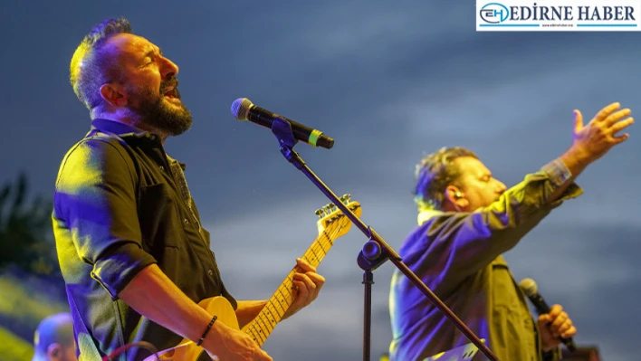 Edirne'de 10. Yıl Gençlik Konserinde Gece Yolcuları sahne aldı