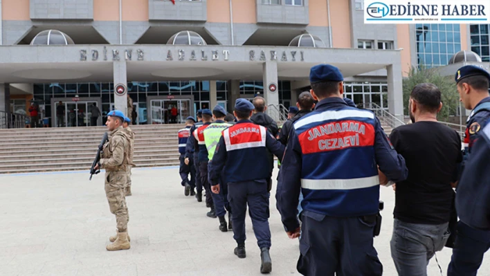Edirne'de 8 organizatör şahıs ile 261 göçmen yakalandı