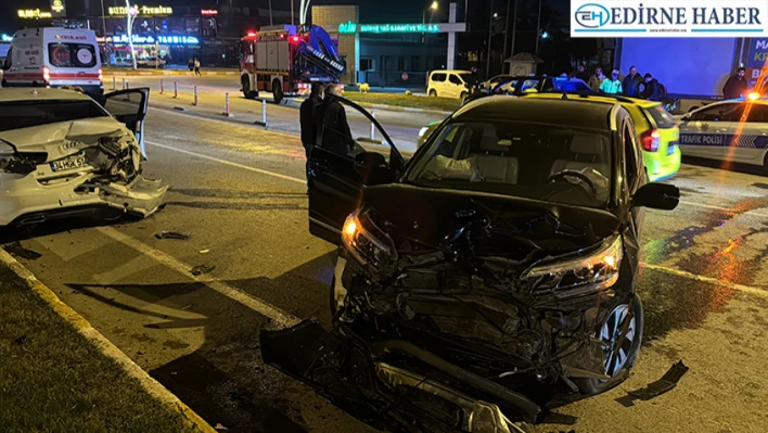 Edirne'de ciple otomobilin çarpıştığı kazada 2 kişi yaralandı