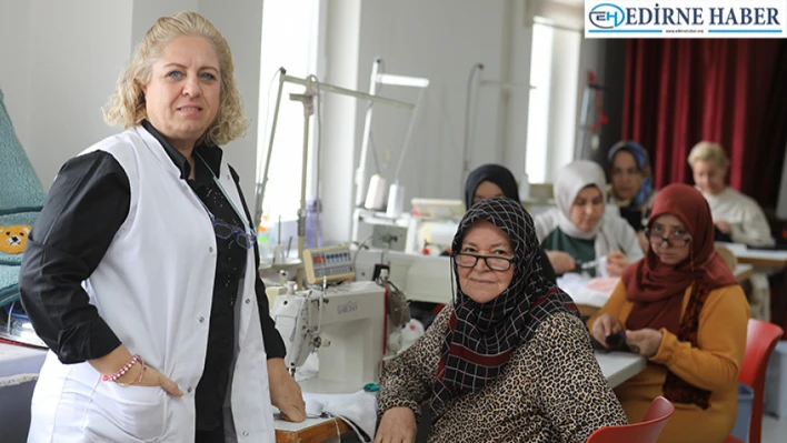 Edirne'de dikiş nakış kursuna katılan kadınlar kendileri için kıyafet dikiyor