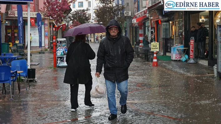 Edirne'de gök gürültülü sağanak etkili oldu