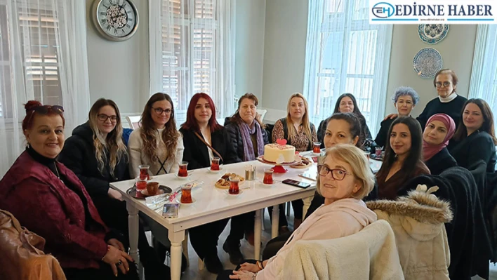 Edirne'de görev yapan kadın gazetecilerden 8 Mart Kutlaması