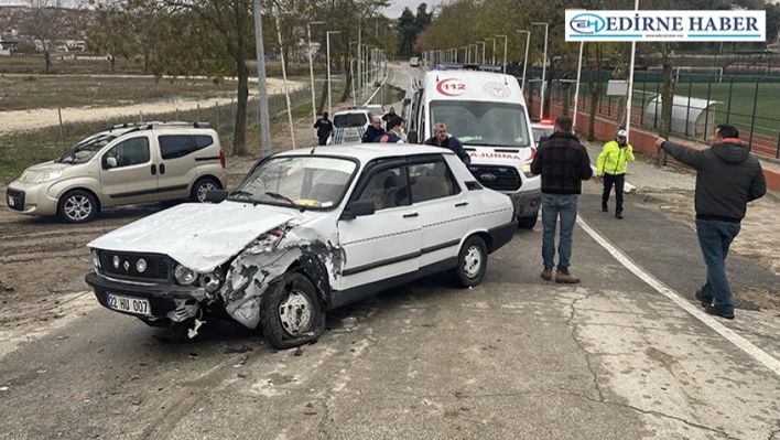 Edirne'de İki Otomobilin Çarpıştığı Kazada Sürücülerden Biri Yaralandı