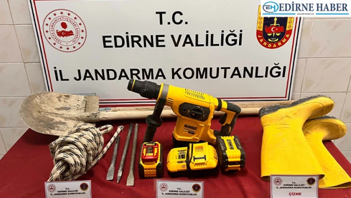 Edirne'de kaçak kazıya Jandarma müdahalesi