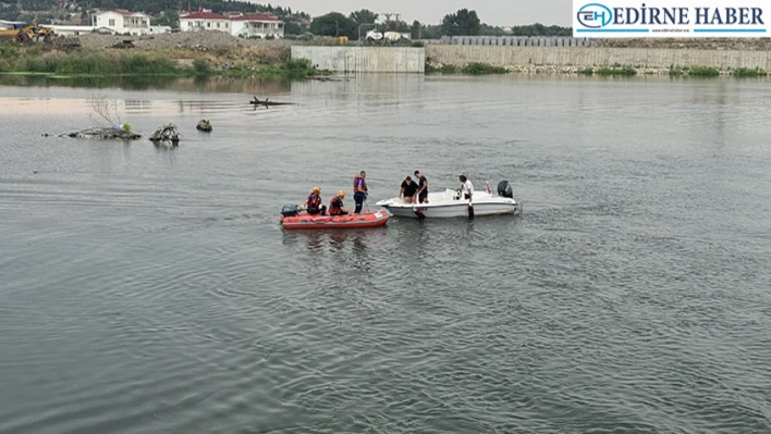  Edirne'de Meriç Nehri'ne giren 3 gençten 2'si hayatını kaybetti.