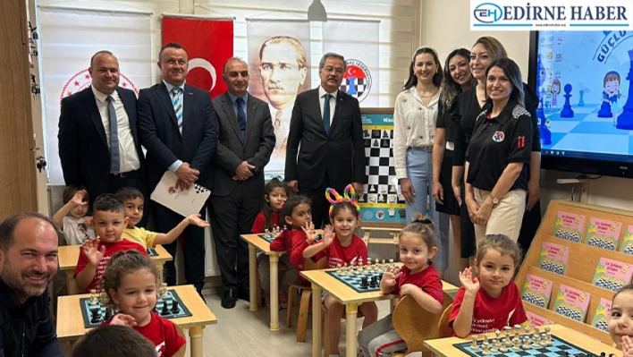 Edirne'de Minik Hamleler Projesi kapsamında satranç sınıfı açıldı