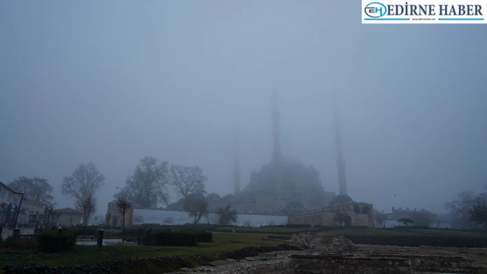 Edirne'de sis etkili oldu, tarihi yapılar gözden kayboldu