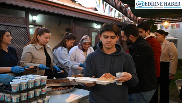 Edirne'deki uluslararası öğrenciler iftar sofrasında buluşuyor