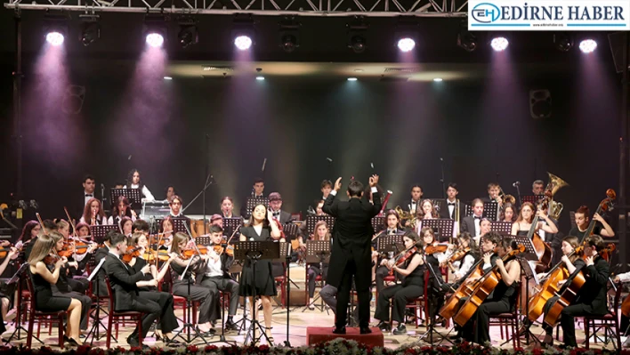 Edirne Lisesi senfoni orkestrasından 'Cumhuriyet' konseri