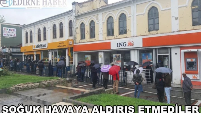 Soğuk havaya aldırış etmediler